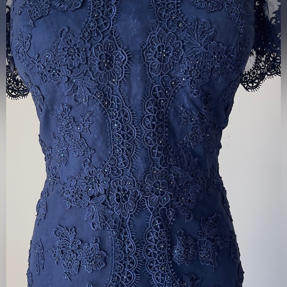 La Femme A-Line Beaded Lace Navy Short Sleeve Gown NWT Size 18 - Picture 6 of 9